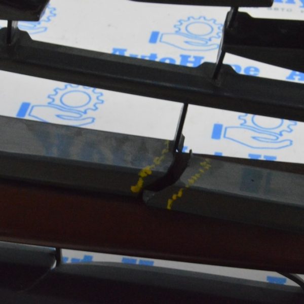 Центральная решетка переднего бампера Lexus RX 350/350h 23- (01) треснута 53101-0E571