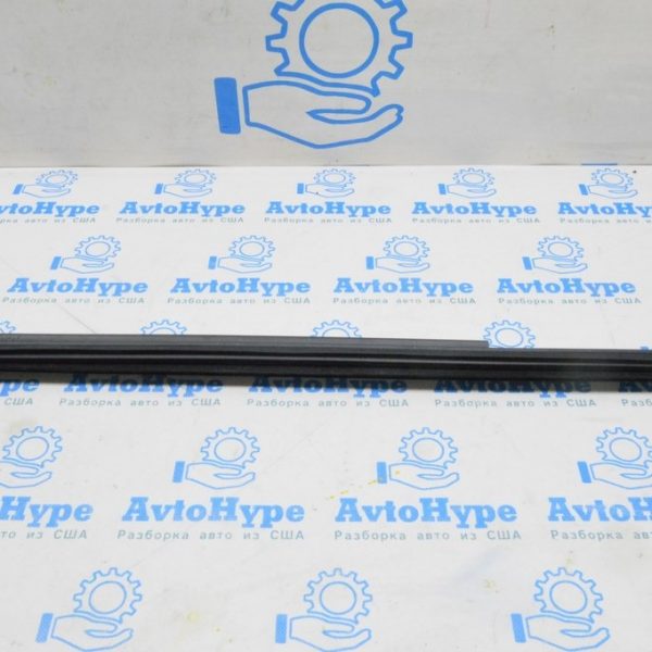 Уплотнитель стекла внутренний зад лев Lexus RX 350/350h/500h 23- 68174-0E130