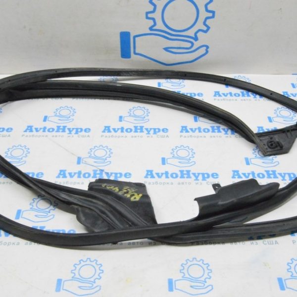 Уплотнитель двери зад лев Lexus RX 350/350h/500h 23- 67872-0E130