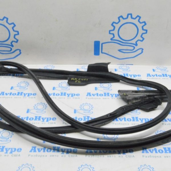 Уплотнитель двери перед лев Lexus RX 350/350h/500h 23- 67862-0E140