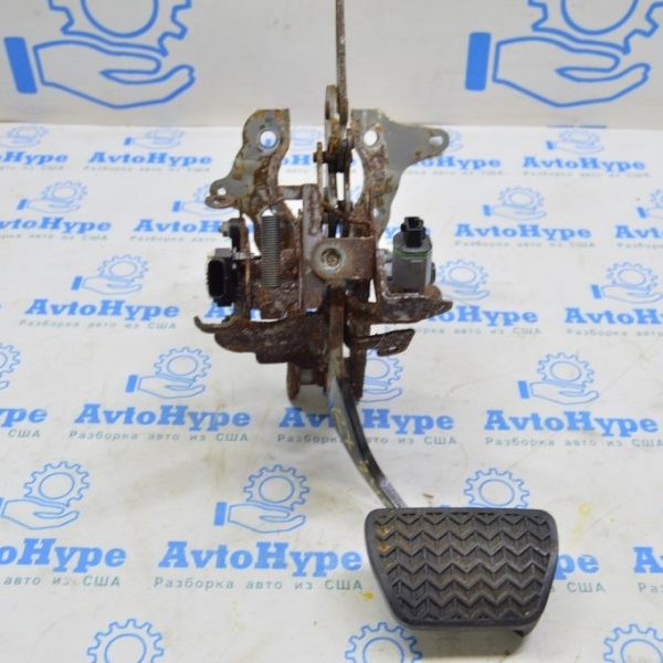Педаль тормоза Lexus RX 350/350h/500h 23- (01) ржавый кронштейн 47110-0E190