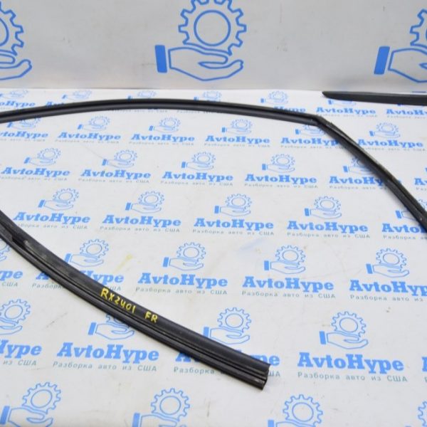 Уплотнитель стекла перед прав Lexus RX 350/350h/500h 23- 68141-0E130