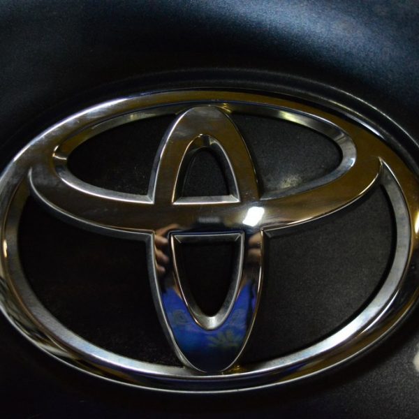 Эмблема-знак "Toyota" двери багажника Toyota Sequoia 2008-2022  75432-06030