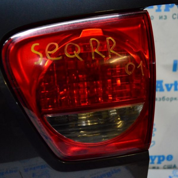 Фонарь внутренний (крышка багажника) правый Toyota Sequoia 2008-2016 (01) 815800c030