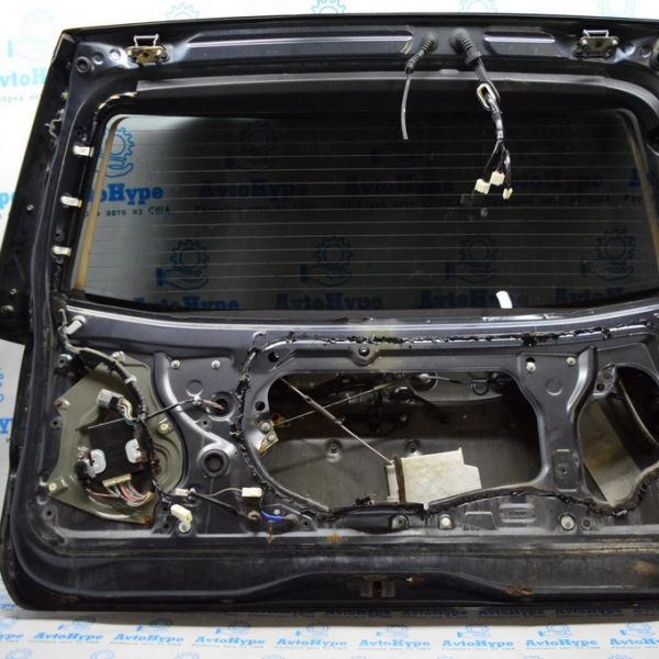 Уплотнитель стекла двери багажника Toyota Sequoia 2008-2022 682750c040