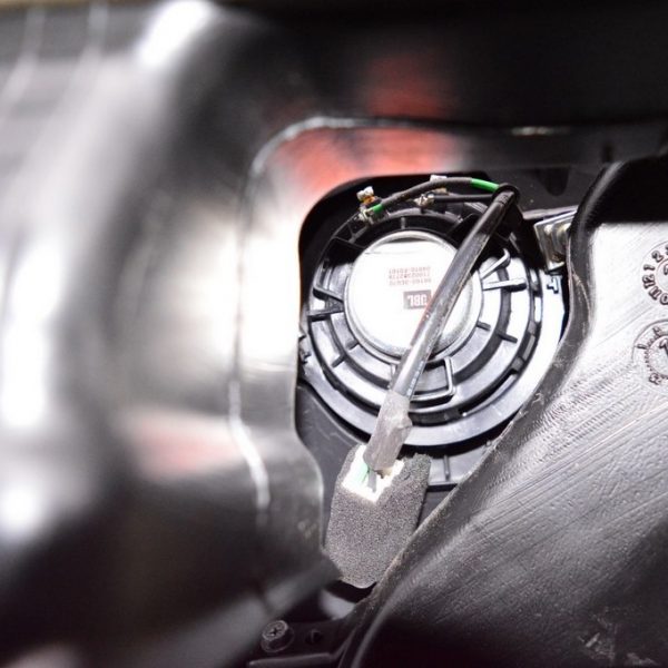 Динамик торпедный центр Toyota Sequoia 2008-2022 JBL 86160-AC260