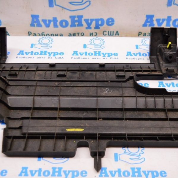 Накладкаподторпедная прав Toyota Sequoia 2008-2022