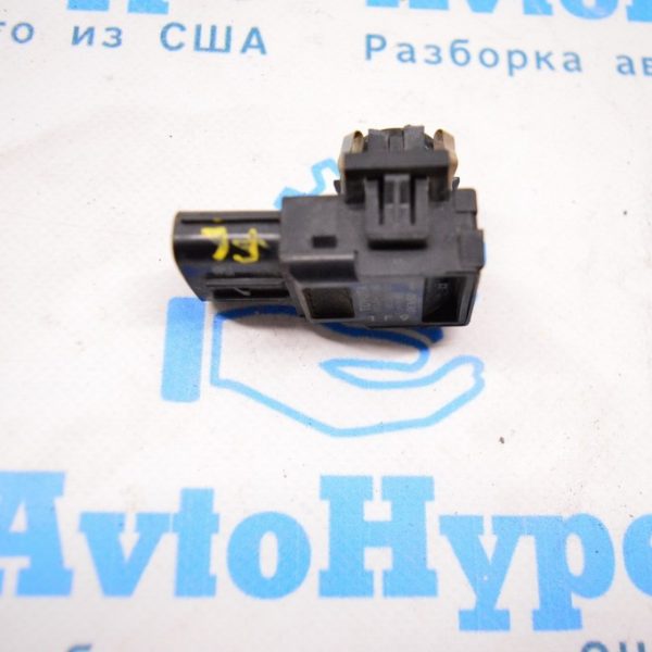 Паркторник передний внешний Toyota Sequoia 08-16 без кольца 89341-33160