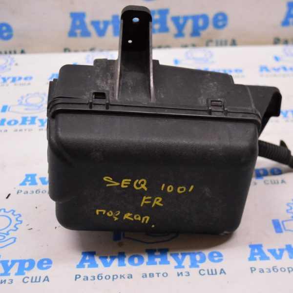 Блок предохранителей подкапотный правый Toyota Sequoia 2008-2022 (01)