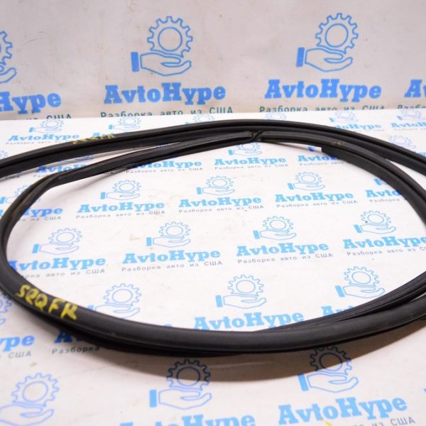 Уплотнитель дверного проема перед прав Toyota Sequoia 2008-2022 62311-0C050