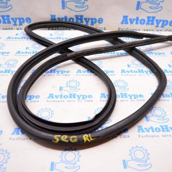 Уплотнитель дверного проема зад лев Toyota Sequoia 2008-2022 62332-0C050