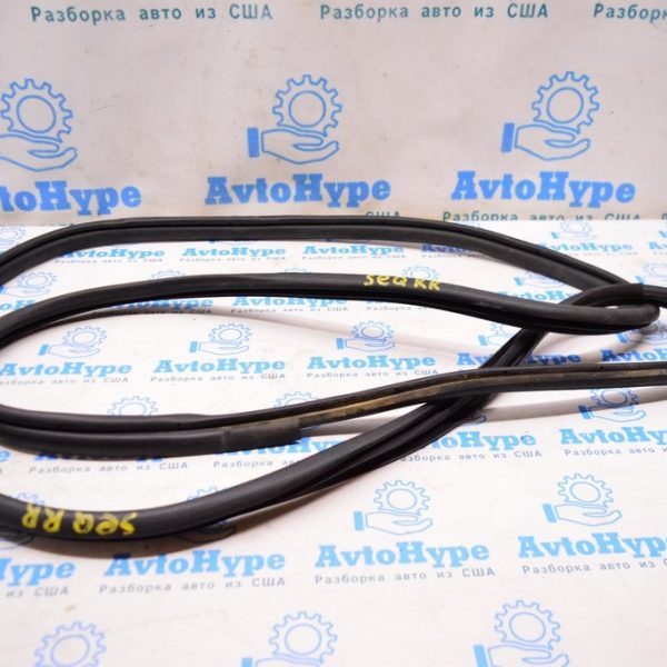 Уплотнитель дверного проема зад прав Toyota Sequoia 2008-2022 62331-0C050