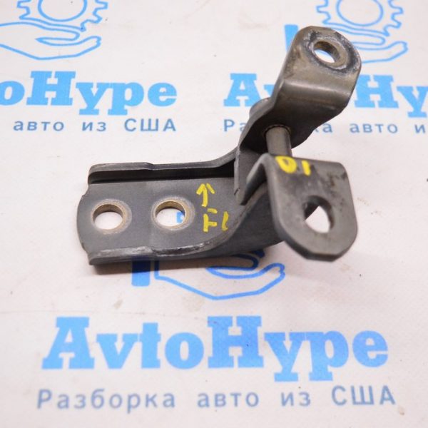 Петля двери верхняя перед лев Toyota Sequoia 2008-2022 6821002020