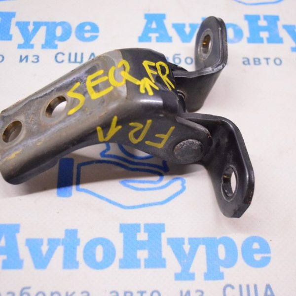 Петля двери верхняя перед прав Toyota Sequoia 2008-2022 68710-02020