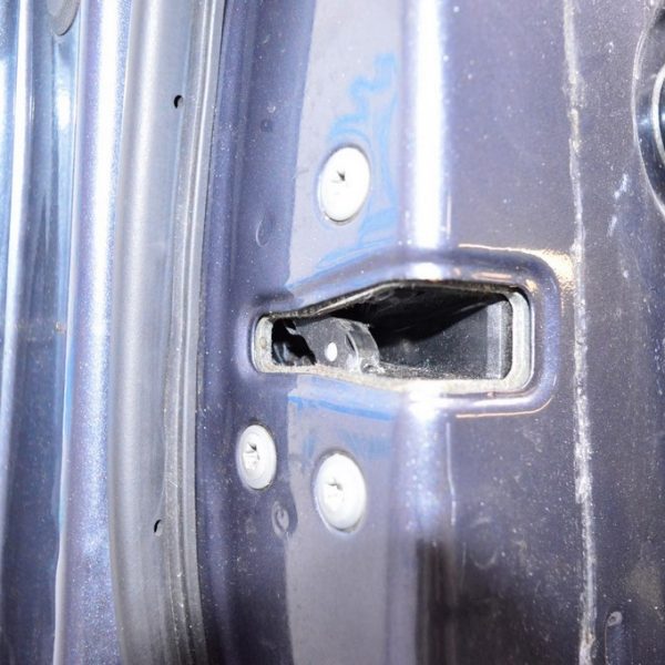 Замок двери перед лев Toyota Sequoia 2008-2022 6904006180