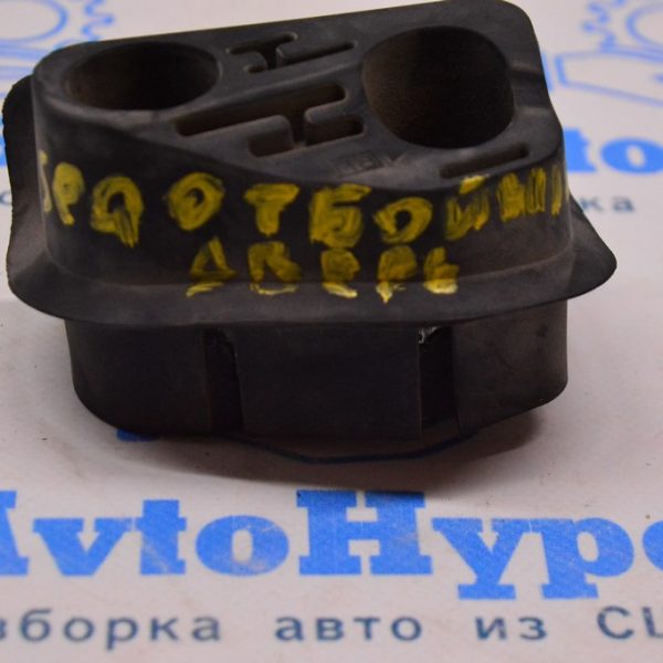 Отбойник двери перед прав Toyota Sequoia 2008-2022