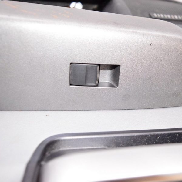 Управление стеклоподъемником зад прав Toyota Sequoia 2008-2022 84810-06030