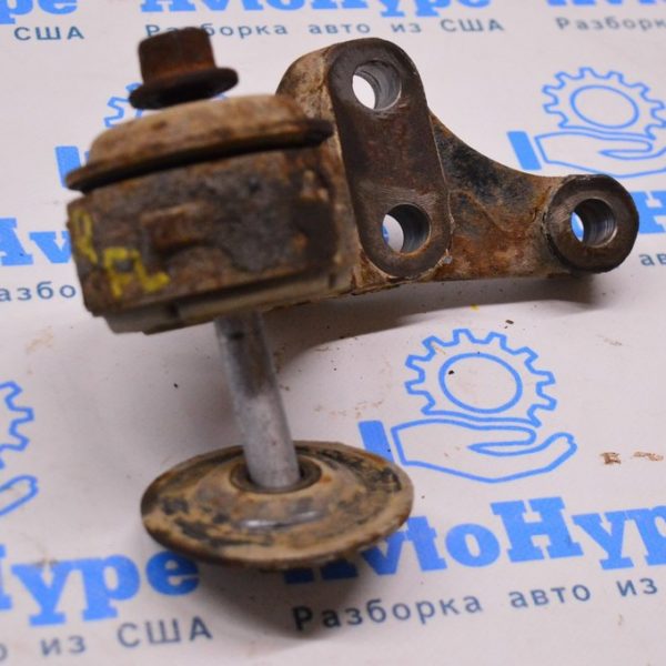 Кронштейн переднего дифференциала правый Toyota Sequoia 08-16 AWD 52380-34010