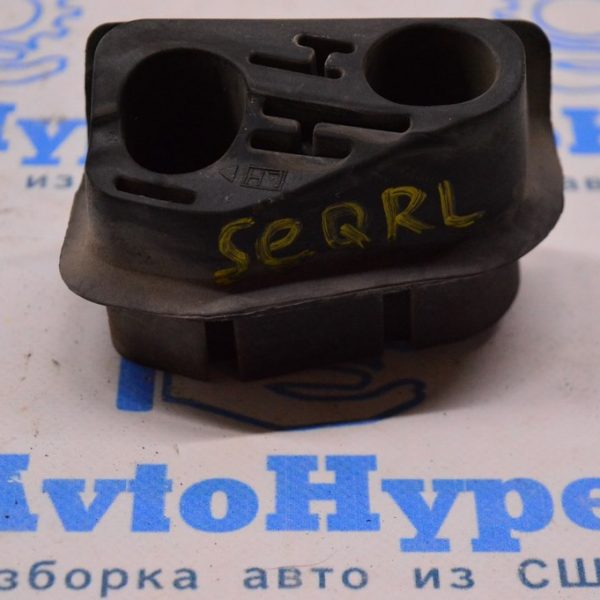 Отбойник двери зад лев Toyota Sequoia 2008-2022