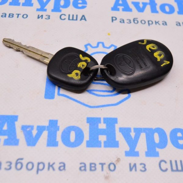 Ключ Toyota Sequoia 2008-2016 с открыванием багажника