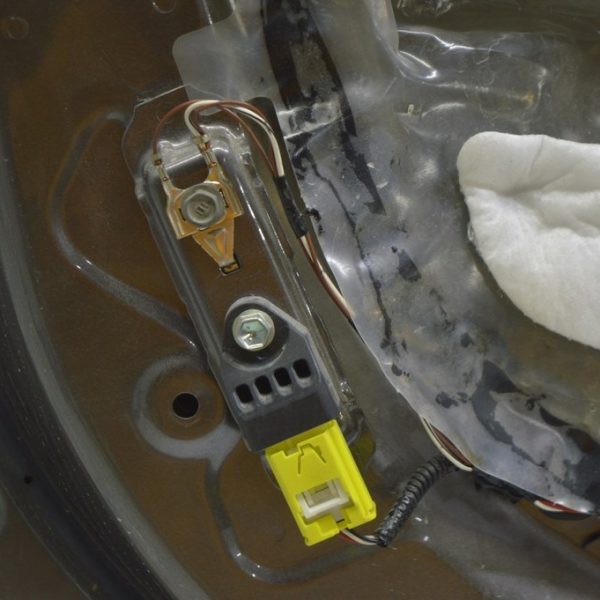 Датчик подушки безопасности дверь лев Toyota Sienna 11-16 89831-0T020