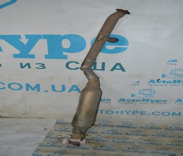 Выпускная трасса средняя часть без катализатора Toyota Sienna 11-16 3.5 FWD (01) замята 174200P300