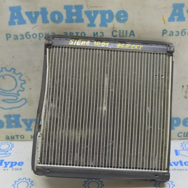 Испаритель Toyota Sienna 15-20 (01) Реал М. замят 88501-06230
