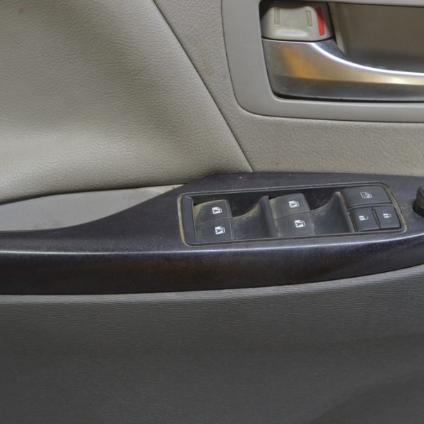Управление стеклоподъемником передним левым Toyota Sienna 15-20 (01) Реал М. 84040-08010