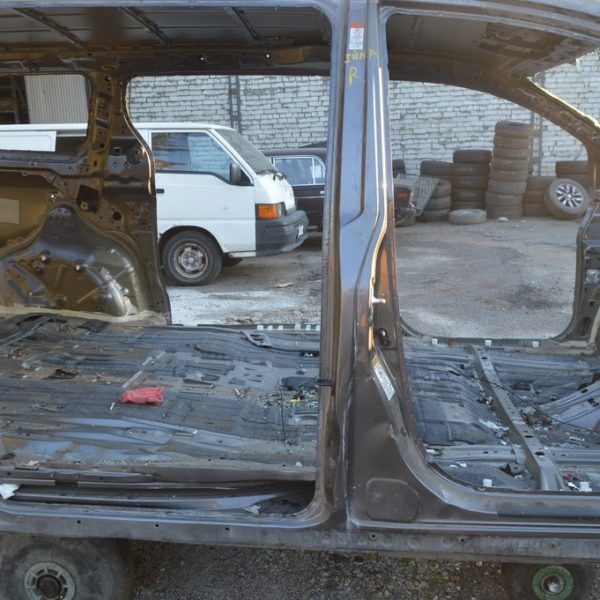 Стойка кузовная центральная правая Toyota Sienna 11-17 (01) Реал М. примята 6131108020