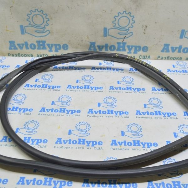 Уплотнитель дверного проема задний левый Toyota Sienna 15-20 серый (01) Реал М. 67872-08030-B1