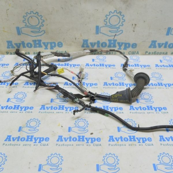 Проводка двери перед прав Toyota Sienna 11-20 (01) Реал М 82151-08180 C00