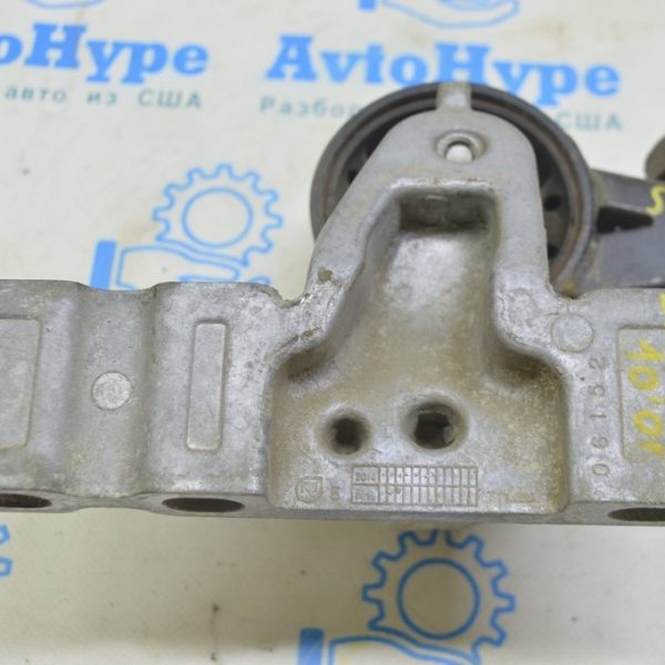 Кронштейн верхней правой подушки двигателя Toyota Sienna 11-20 3.5 (01) Реал М 12313-0P030