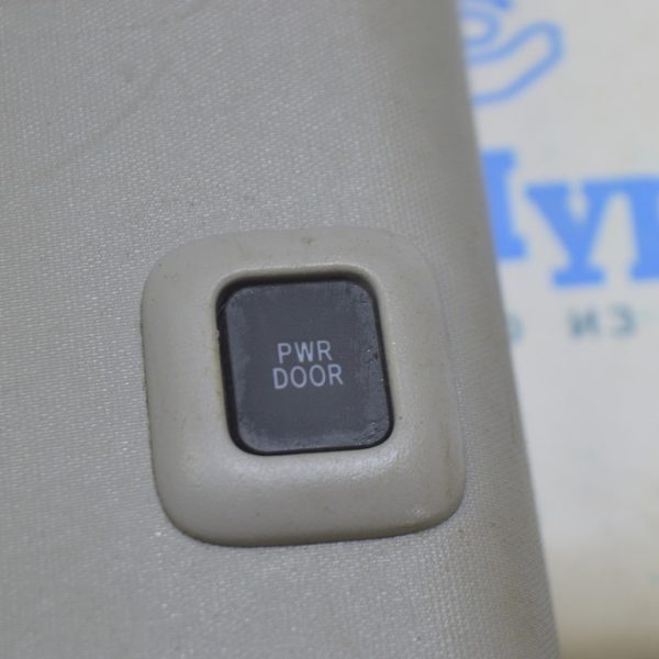 Кнопка PWR DOOR центральной стойки правая Toyota Sienna 11-20 (01) Реал М