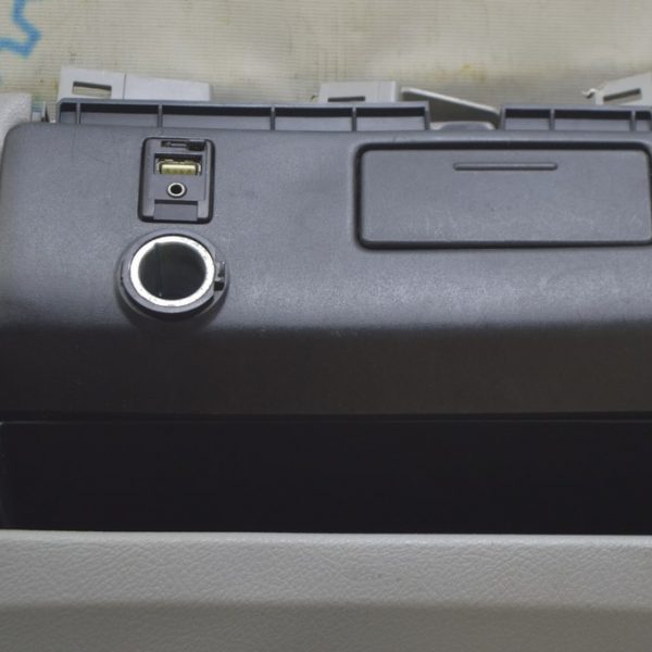 Блок USB AUX Toyota Sienna 11-20 (01) Реал М без крышки 86190-0R010