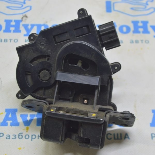 Замок двери багажника Toyota Sienna 11-20 (01) Реал М 6935008020