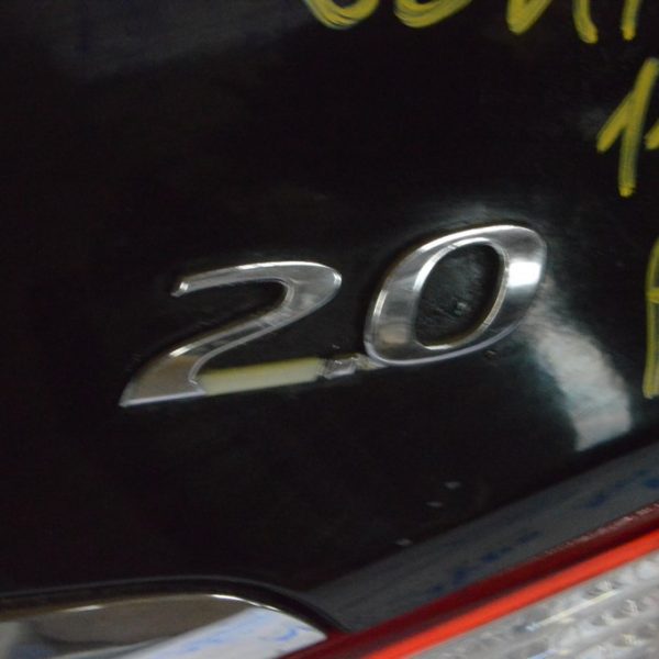 Эмблема надпись "2.0" крышки багажника Hyundai Sonata 11-15 (02) 863113Q000