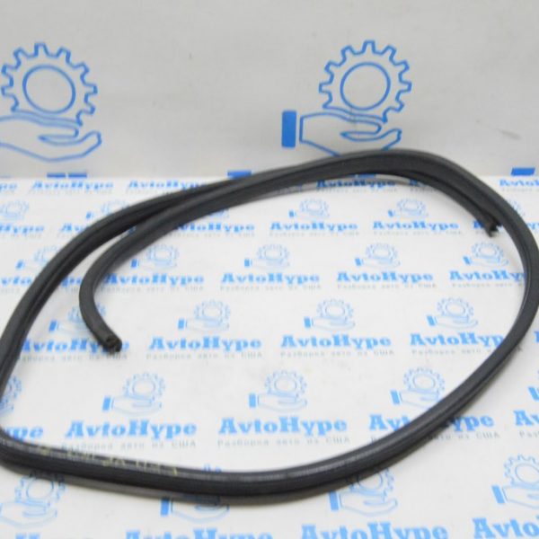 Уплотнитель дверного проема передний левый Hyundai Sonata 11-15 (02) надрывы 82110-3S000-RY