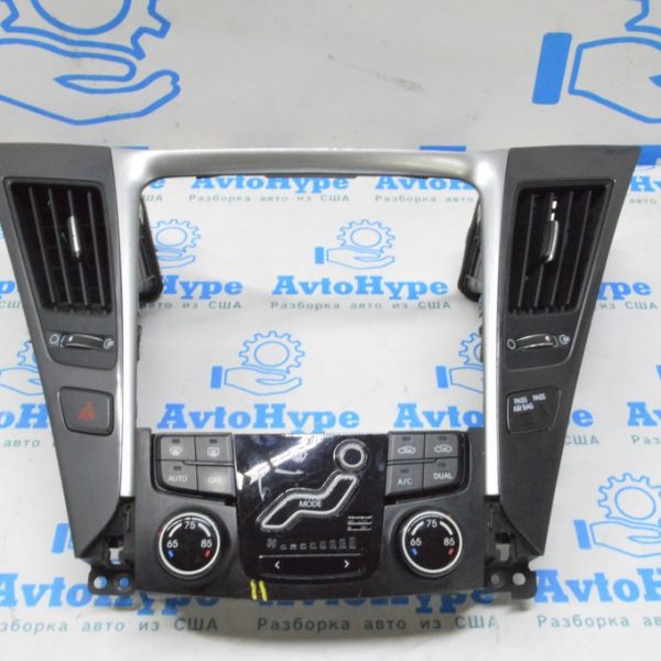 Накладка передней панели управления Hyundai Sonata 11-15 черная с серебристой вставкой 847413Q560YHG