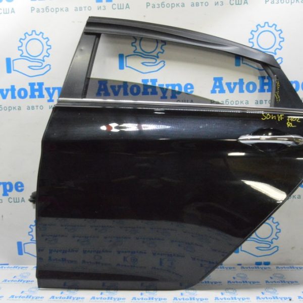 Дверь в сборе задняя левая Hyundai Sonata 11-15 (02) черная, дефект накладок 770033S000
