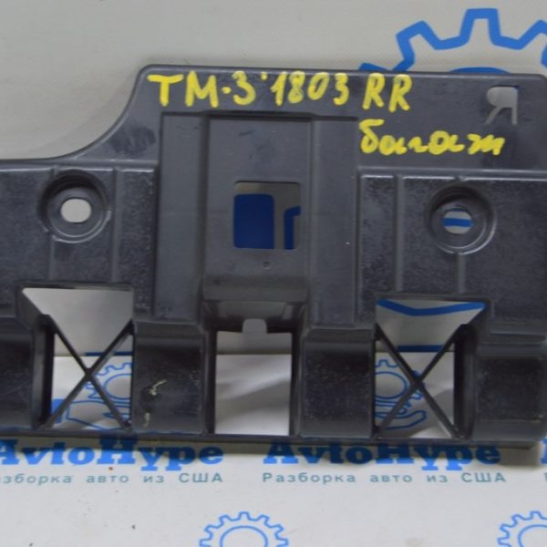 Кронштейн пола багажника правый Tesla Model 3 18- тип 2 1089617-00-D