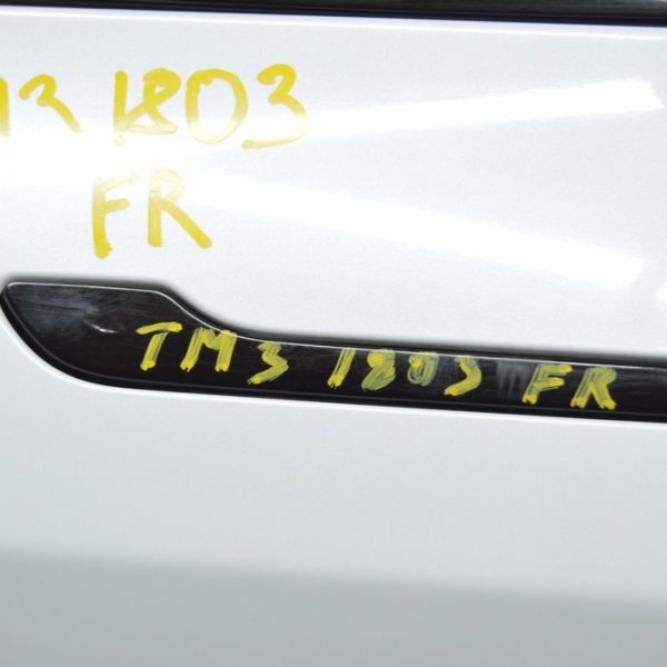 Ручка двери внешняя передняя прав Tesla Model 3 18-20 черная 1081832-00-J