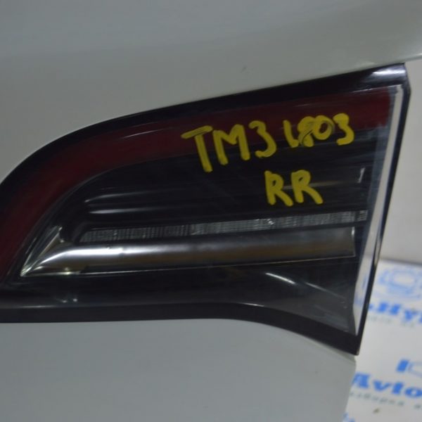 Фонарь внутренний крышка багажника правый Tesla Model 3 18- тип 2 (03) 1077402-00-G