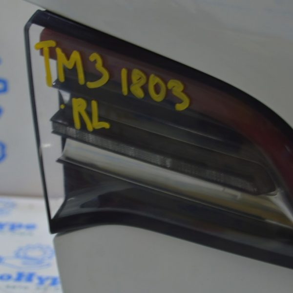 Фонарь внутренний крышка багажника левый Tesla Model 3 18- тип 2 (03) 1077401-96-G