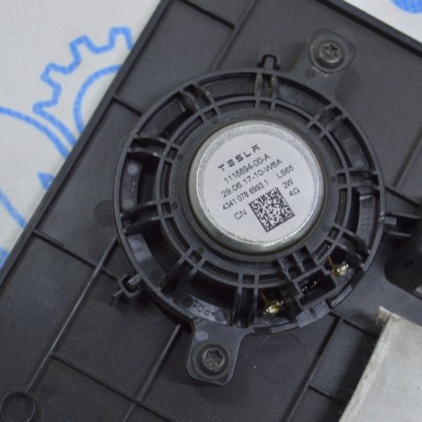 Динамик передней панели колени пассажира Tesla Model 3 18- 1118894-00-A