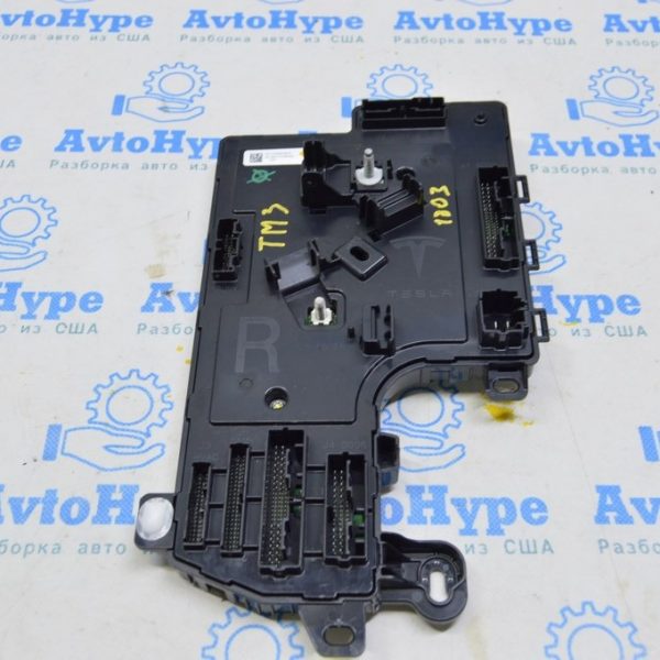 LOW VOLTAGE CONTROLLER RIGHT Tesla Model 3 18- (03) 1100340-84-E