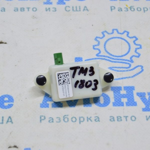 Antenna Amplifier Tesla Model 3 18- 109330600D