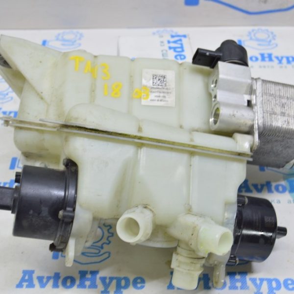 Расширительный бачок охлаждения Tesla Model 3 18-20 с моторами 1097015-00-M