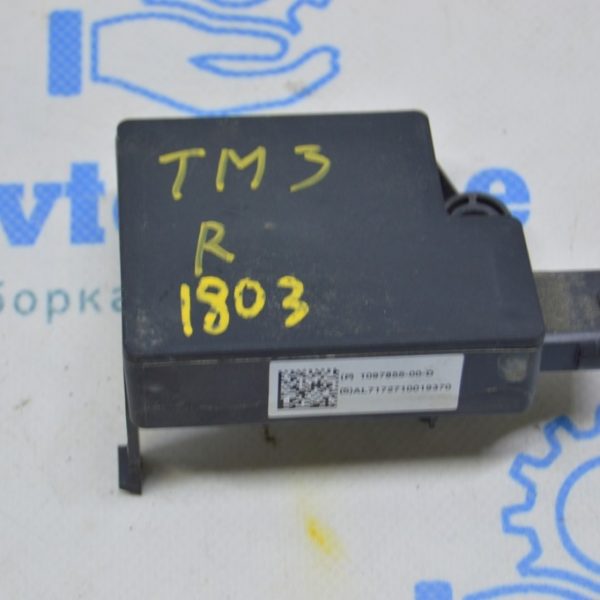 REAR BUMPER BODY CONTROL MODULE BCM Tesla Model 3 18- (03) 1097855-00-D