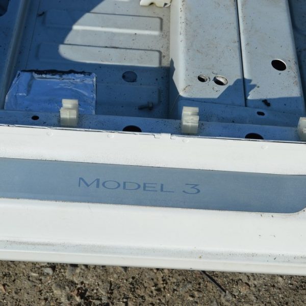 Накладка порога передняя лев внешняя Tesla Model 3 18- хром 1504763-00-C