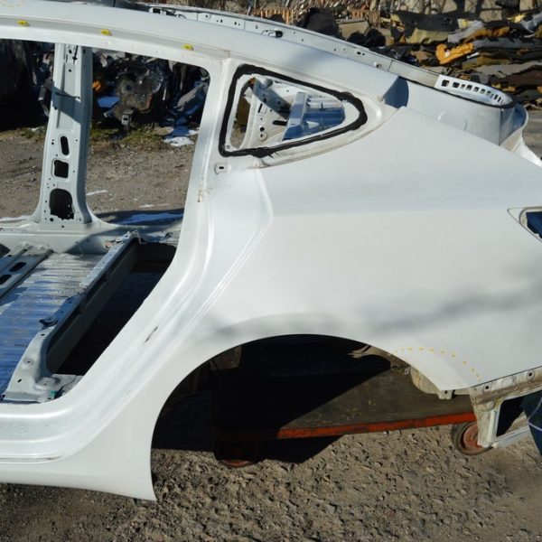 Четверть крыло задняя левая Tesla Model 3 18- на кузове, филенка железо, белая (03) царапины 1073677-S0-B